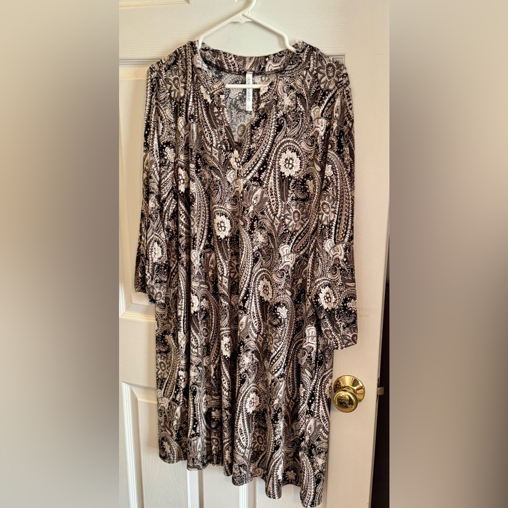 Dear Scarlett Black and White Paisley Dress